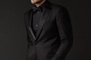 Ideas para vestir traje negro con camisa negra